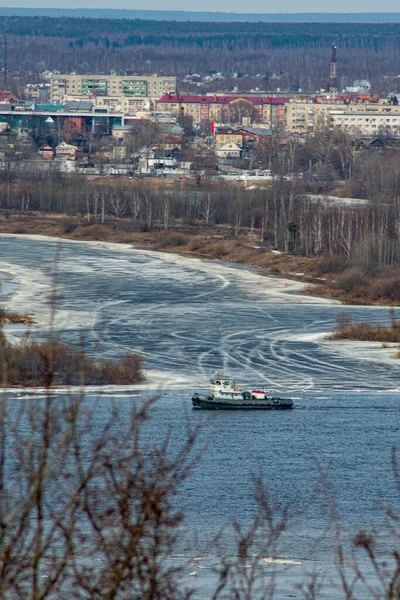 Flyter Volga Älven Våren — Stockfoto