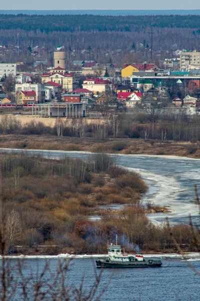 Flyter Volga Älven Våren — Stockfoto