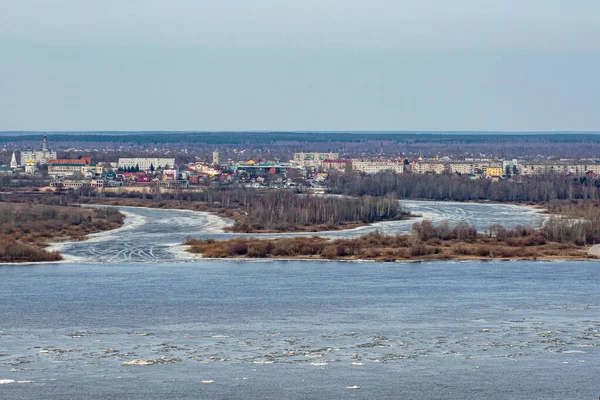 Πάγος Επιπλέει Στον Ποταμό Βόλγα Την Άνοιξη — Φωτογραφία Αρχείου