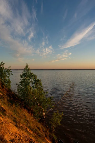 川岸の夕日 — ストック写真