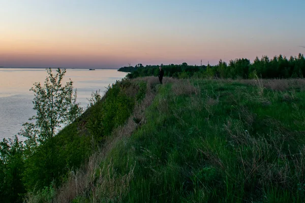 夏には川の上に美しい夕日 — ストック写真