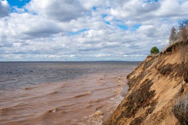 Yazın güzel volga nehir kenarı