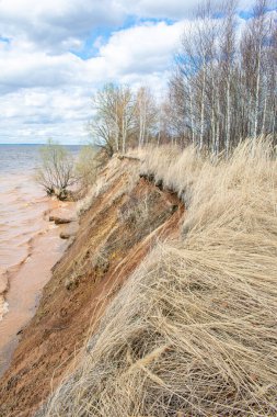 Yazın güzel volga nehir kenarı