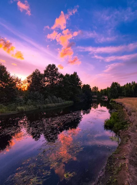 Schöner Sonnenuntergang Fluss lizenzfreie Stockbilder