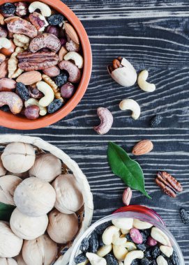 Çeşit çeşit fındık, badem, fındık, fındık, fındık, fındık.