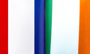 Fransa ve İrlanda ulusal bayraklarının parçaları yakın planda.