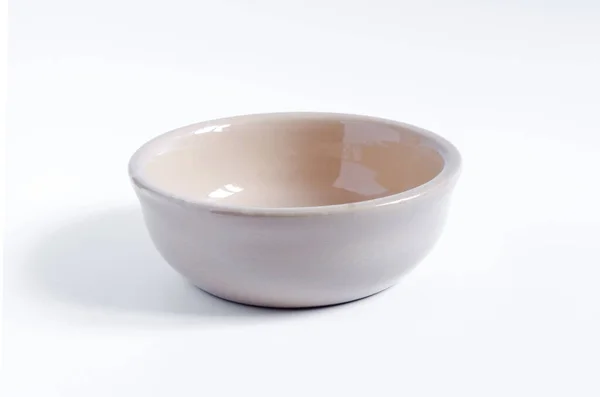 Keramik Leere Tasse Heller Farbe Auf Weißem Hintergrund Nahaufnahme — Stockfoto