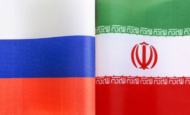 Rusya ve İran 'ın devlet bayraklarının parçaları.