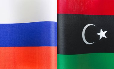 Rusya ve Libya devletinin bayraklarının parçaları.