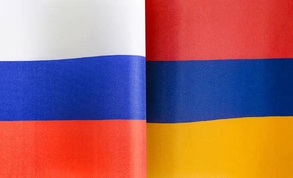 ロシアとアルメニアの国旗の断片が — ストック写真