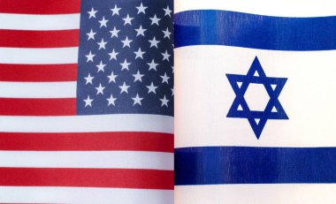 ABD ve İsrail 'in bayraklarının parçaları yakın planda.
