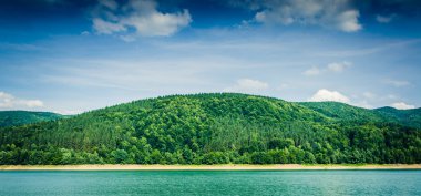 Dağ gölü ile arka plan blue mountains