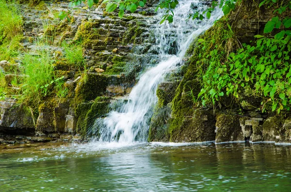 Yazın hava dağ dere 