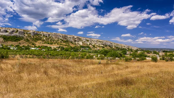 Felsen und Gras der Halbinsel Krim. — Stockfoto