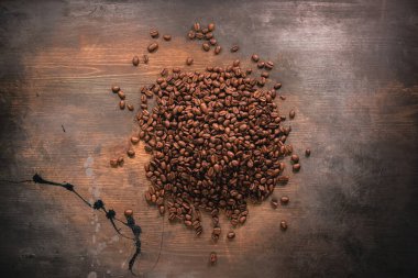 Arka plandaki kahve çekirdekleri..