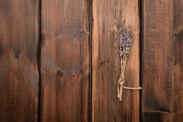 Lavanda Seca Decorre Flores Fundo Mesa Madeira Marrom Com Espaço — Fotografia de Stock