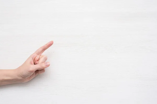 Mujer Está Mostrando Por Dedo Índice Tablero Con Espacio Copia — Foto de Stock