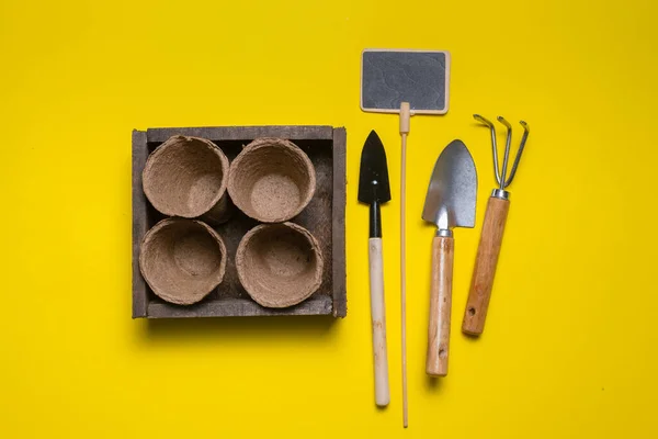 Garden Tools Empty Flower Pots Yellow Flat Lay Background Planting — Stock Photo, Image