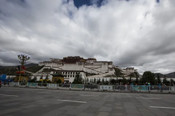 티베트의 라사에 있는 포탈라 궁전 — 스톡 사진