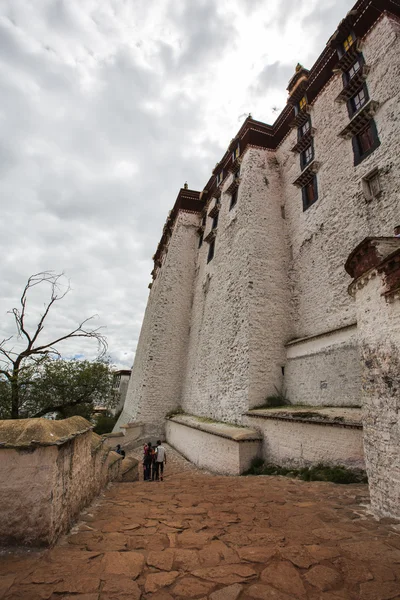 Дворец Потала в Лхасе — стоковое фото