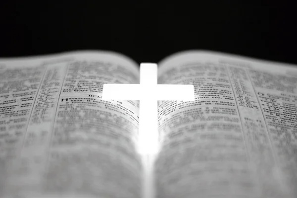 Christian cross on Bible — Stock Photo, Image