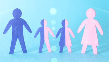 Mavi arka planda tahtadan figürler. Aile ve yakın akrabalar arasında kan bağı kavramı. Gayrimeşru çocuklar