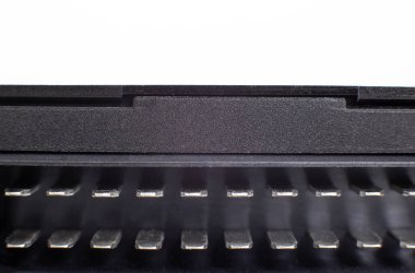 Beyaz arka planda modern elektrikli araba fişi, izole et, kapat