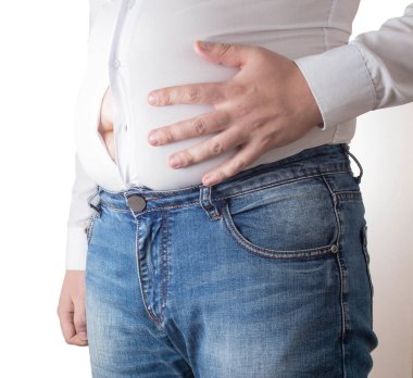 Dar beyaz gömlekli şişman bir adam ve büyük bir göbeği var. Uygunsuz sindirim, ofis çalışanlarında şişkinlik, hazımsızlık.