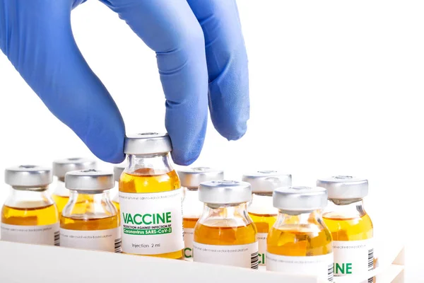 Doctor Guantes Médicos Tiene Mano Vial Vacuna Inyectable Para Coronavirus — Foto de Stock