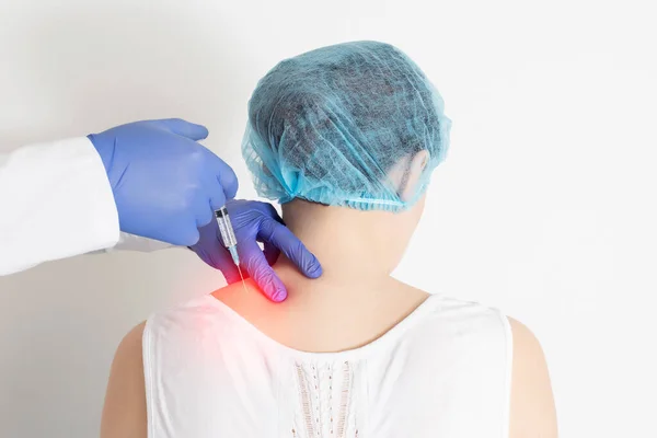 Orvos Orvosi Blokádot Paravertebrális Szövetbe Hogy Enyhítse Fájdalmat Megcsípje Neuronális — Stock Fotó