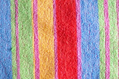 Çizgili, arka planlı, makro uçlu çok renkli terry havlusu..