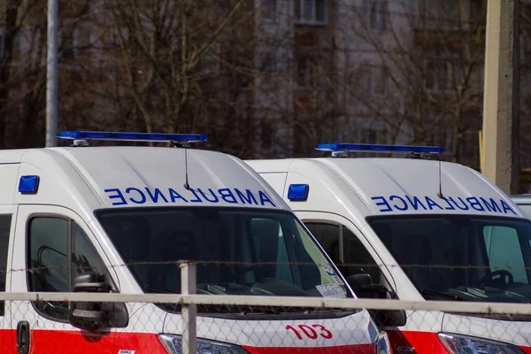 2021 Kiev Ukraine Ambulances Proximité Bâtiments Résidentiels Plusieurs Étages — Photo