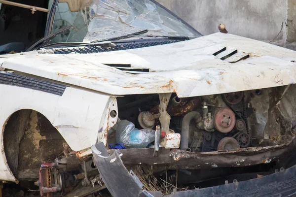 Velho Carro Destruído Kiev Aguardando Recolha Eliminação — Fotografia de Stock