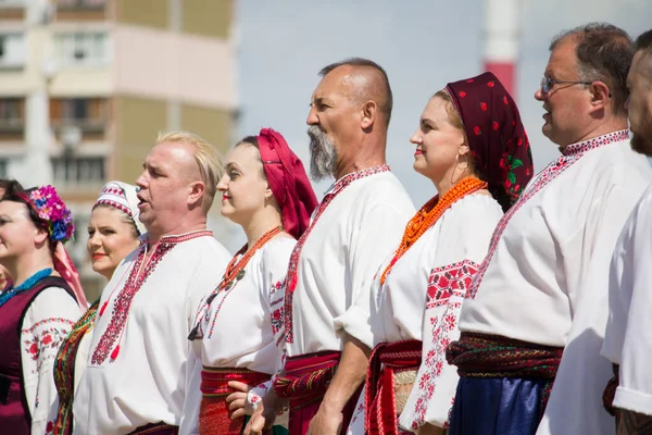 Pieśni Tańce Ukraińskich Strojach Ludowych — Zdjęcie stockowe