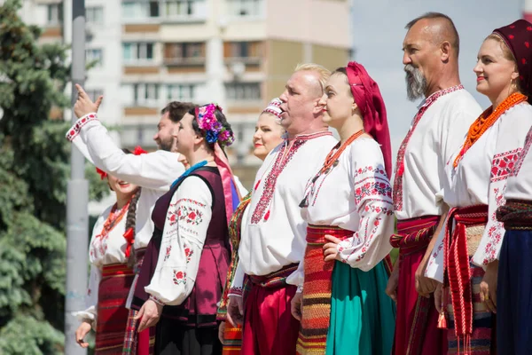 Pieśni Tańce Ukraińskich Strojach Ludowych — Zdjęcie stockowe