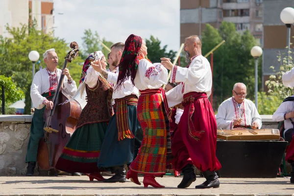 Pieśni Tańce Ukraińskich Strojach Ludowych — Zdjęcie stockowe