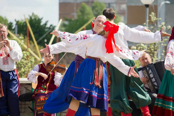 Pieśni Tańce Ukraińskich Strojach Ludowych — Zdjęcie stockowe