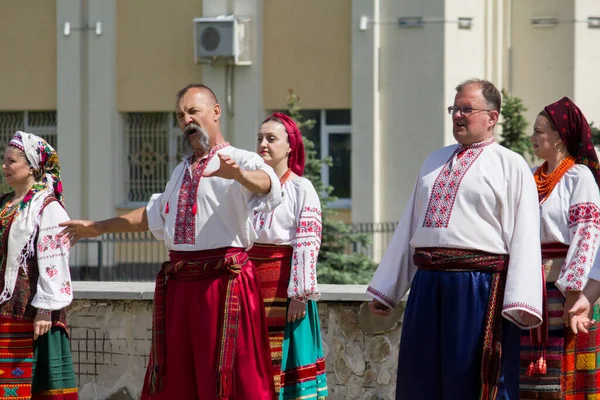 Pieśni Tańce Ukraińskich Strojach Ludowych — Zdjęcie stockowe