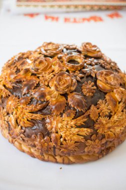 Bir havlu üzerinde düğün somun.