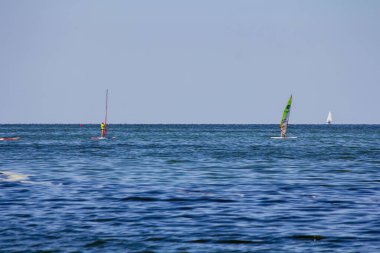 Kiev denizinde rüzgar sörfü