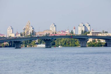 Kiev 'deki Dinyeper nehrinde Havansky Köprüsü