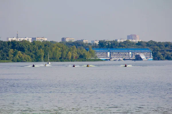 Caminhe Velocidade Uma Scooter Água Longo Dnieper Diversão Tempo Quente — Fotografia de Stock