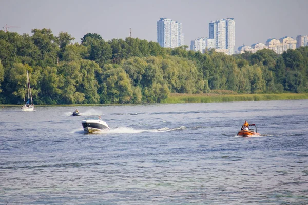 Barco Prazer Com Passageiros Rio Dnieper Kiev — Fotografia de Stock