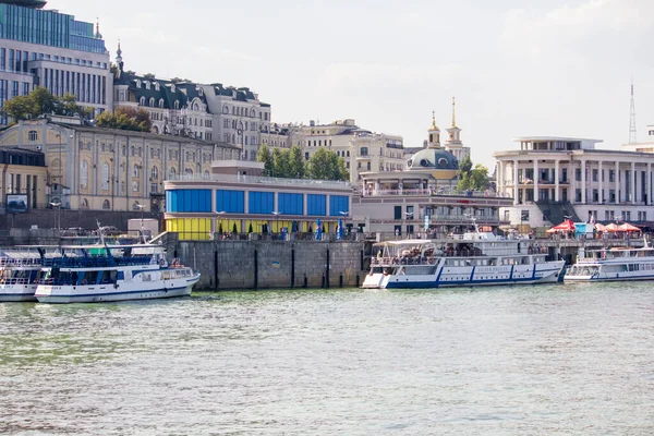 Estación Fluvial Dniéper Kiev Naves Agua Verde Sucia —  Fotos de Stock