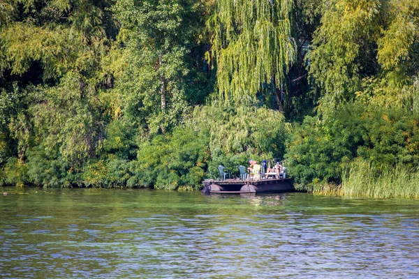 Férias Praia Rio Dnieper Entre Árvores Centro Cidade — Fotografia de Stock