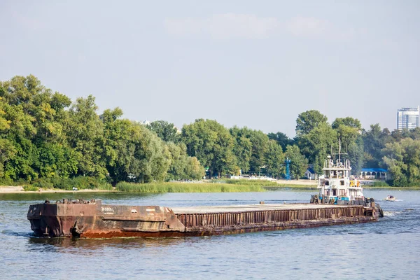 Barcaza Navega Largo Del Río Dnieper Entrega Mercancías Por Agua —  Fotos de Stock