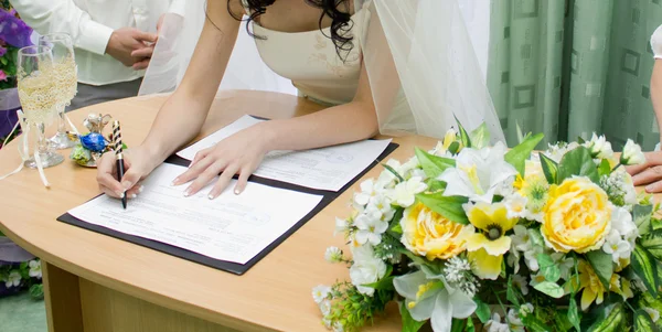 Registratie van het huwelijk in de Wedding Palace — Stockfoto
