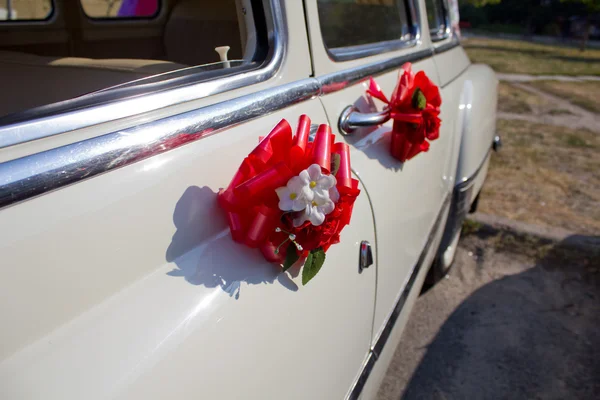 結婚式の車を飾る — ストック写真
