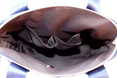 kadın çantayı açın