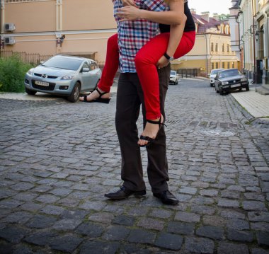 Cobblestones üzerinde çift